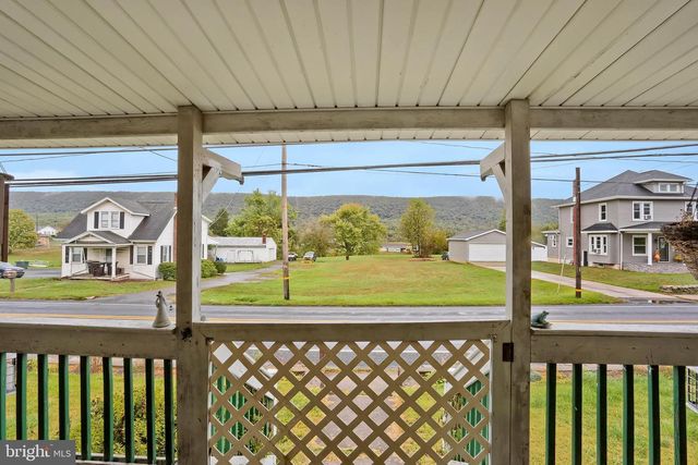 318 W MAIN ST, Valley View, PA 17983