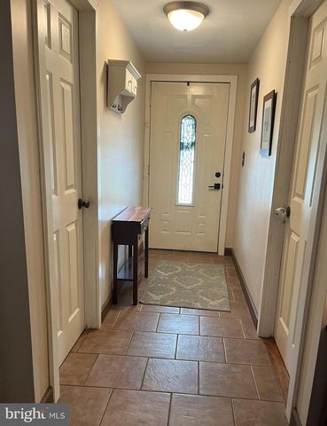 318 W MAIN ST, Valley View, PA 17983