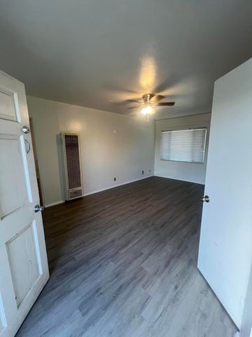344 Tennessee Street NE B, Albuquerque, NM 87108