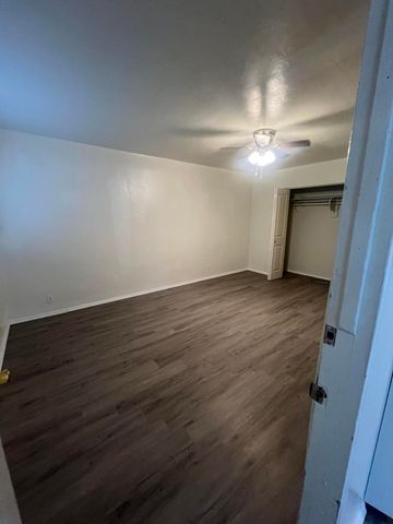 344 Tennessee Street NE B, Albuquerque, NM 87108