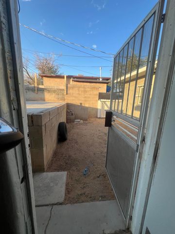 344 Tennessee Street NE B, Albuquerque, NM 87108