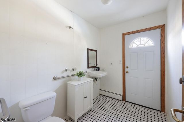 372 Willow Way, Clark Twp., NJ 07066