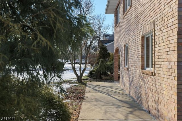 372 Willow Way, Clark Twp., NJ 07066