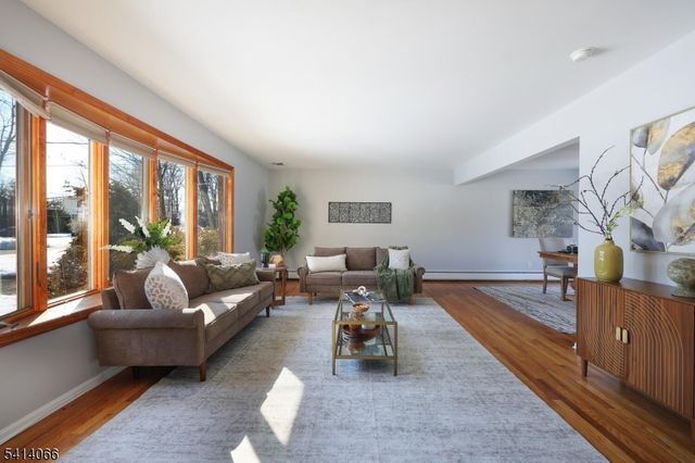 372 Willow Way, Clark Twp., NJ 07066