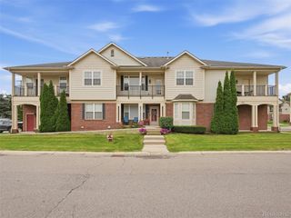 5750 Flagstaff Pines Drive, Shelby Charter Township, MI 48317
