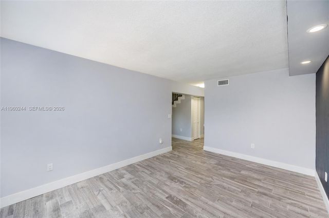 14271 Kendale Lakes Cir, Miami, FL 33183