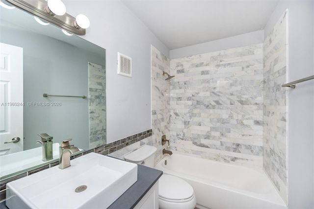 14271 Kendale Lakes Cir, Miami, FL 33183