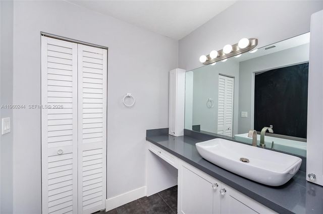 14271 Kendale Lakes Cir, Miami, FL 33183