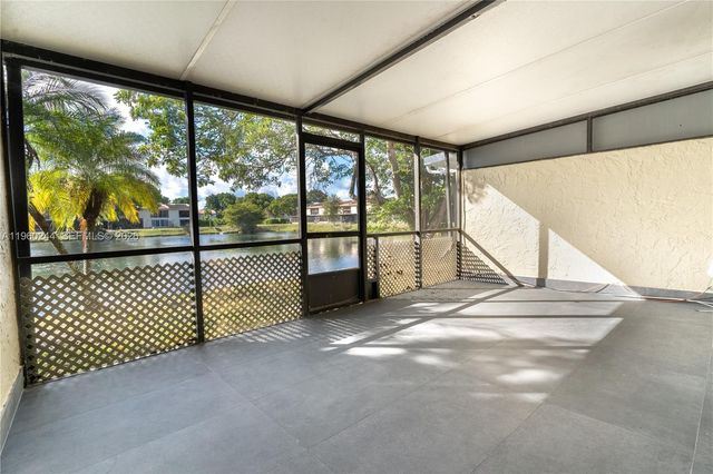 14271 Kendale Lakes Cir, Miami, FL 33183