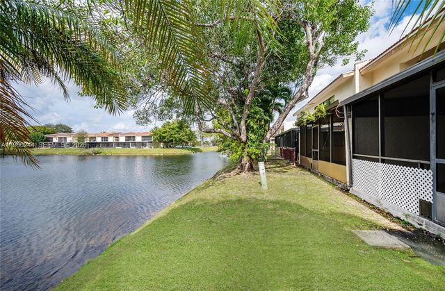 14271 Kendale Lakes Cir, Miami, FL 33183