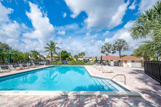 14271 Kendale Lakes Cir, Miami, FL 33183