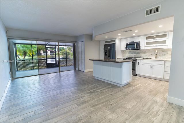 14271 Kendale Lakes Cir, Miami, FL 33183