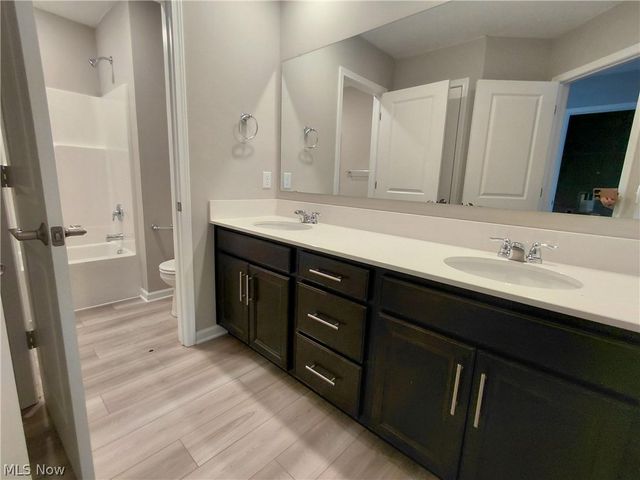 3777 Golden Wood Way, Green, OH 44685