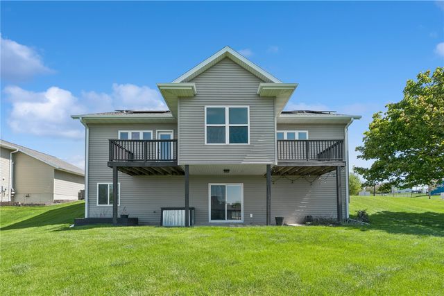 5012 Hay Field Court SW, Cedar Rapids, IA 52404