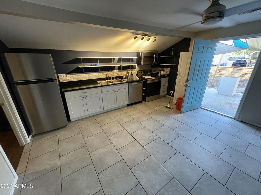 property-img