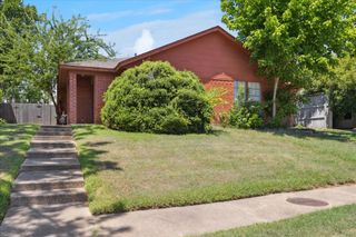 2106 Valleywood Drive, Arlington, TX 76013