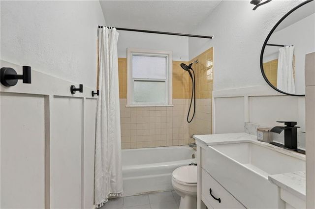 1112 Randall Road, Lawrence, KS 66049