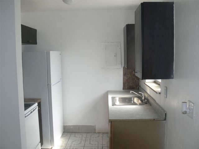 870 NW 84th Street, Miami, FL 33150