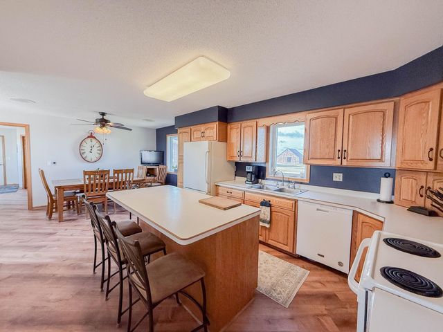 18522 15th Street SW, Blomkest, MN 56216