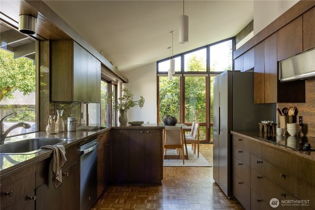 3853 81st Avenue SE, Mercer Island, WA 98040
