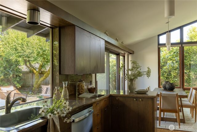 3853 81st Avenue SE, Mercer Island, WA 98040