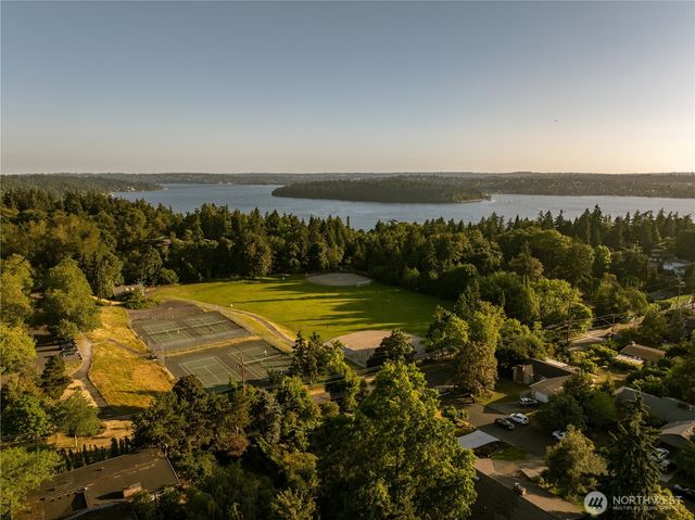 3853 81st Avenue SE, Mercer Island, WA 98040
