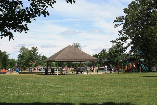 9242 S Pleasant Valley Road, Gentry, AR 72734