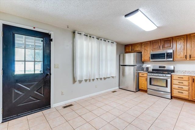 615 E 57th St S, Wichita, KS 67216