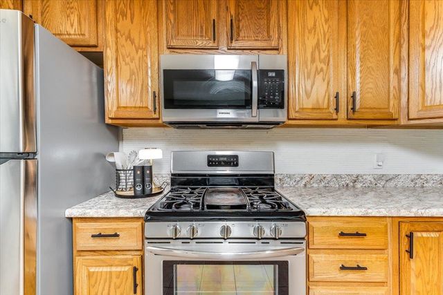 615 E 57th St S, Wichita, KS 67216