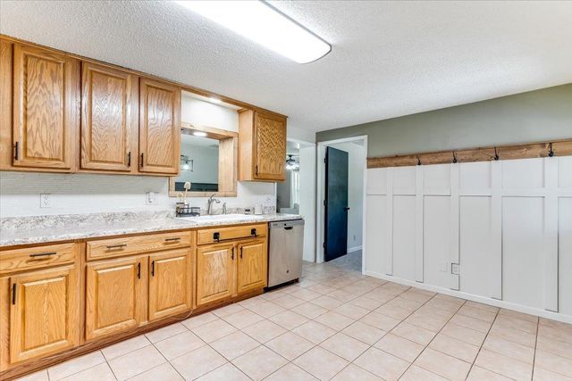615 E 57th St S, Wichita, KS 67216