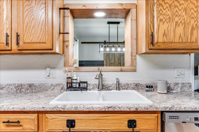 615 E 57th St S, Wichita, KS 67216