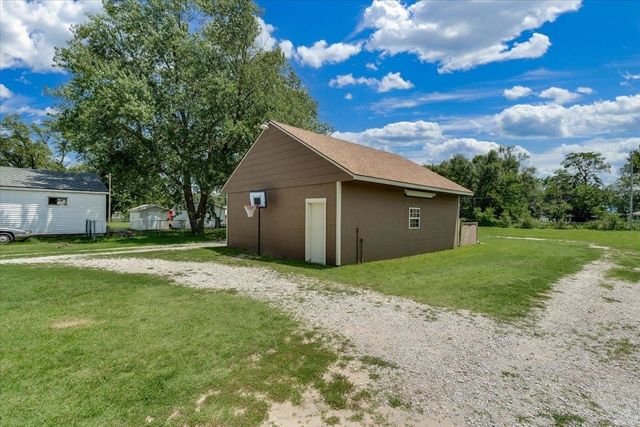 615 E 57th St S, Wichita, KS 67216