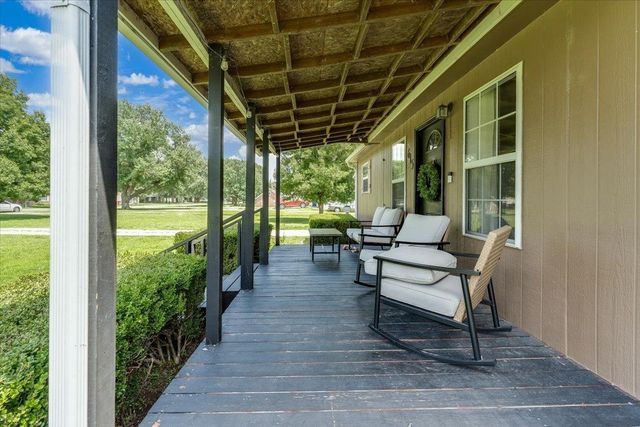 615 E 57th St S, Wichita, KS 67216