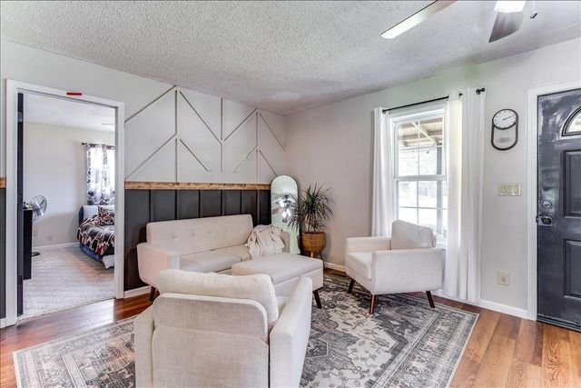 615 E 57th St S, Wichita, KS 67216