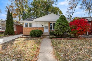 20602 Kenmore Avenue, Harper Woods, MI 48225
