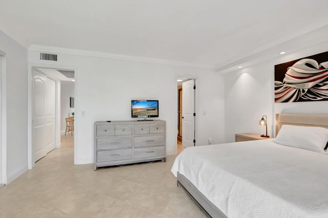 1072 Yarmouth D, Boca Raton, FL 33434