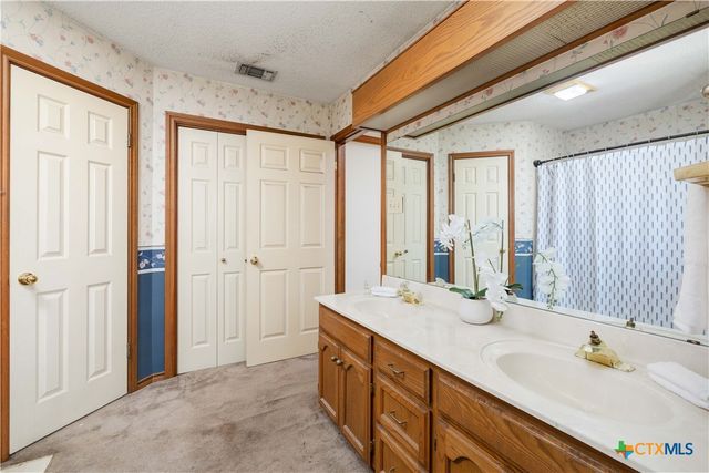 233 Hilltop Drive, Seguin, TX 78155