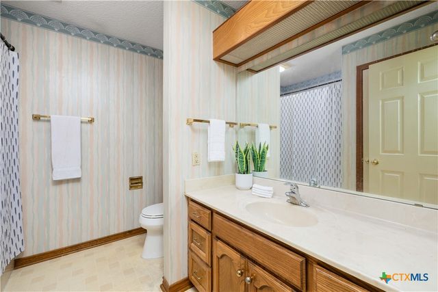 233 Hilltop Drive, Seguin, TX 78155