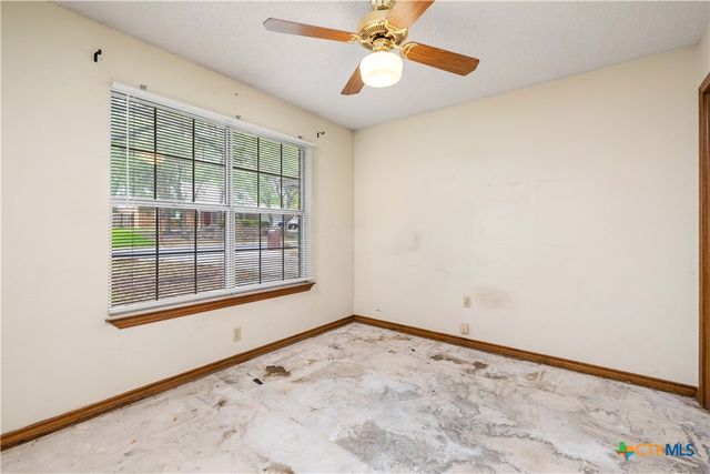 233 Hilltop Drive, Seguin, TX 78155