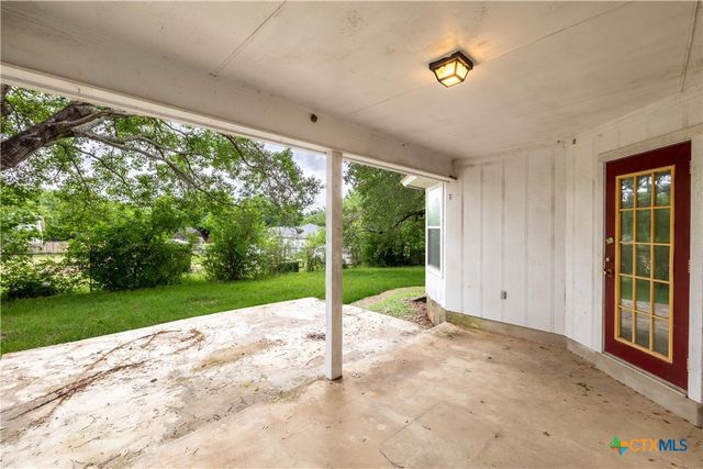 233 Hilltop Drive, Seguin, TX 78155