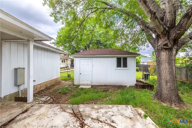 233 Hilltop Drive, Seguin, TX 78155