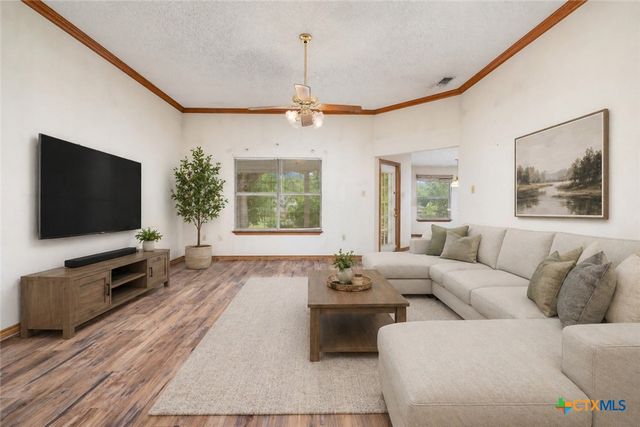 233 Hilltop Drive, Seguin, TX 78155