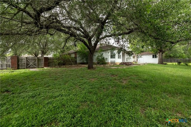 233 Hilltop Drive, Seguin, TX 78155