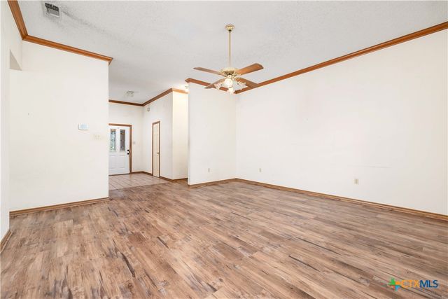 233 Hilltop Drive, Seguin, TX 78155