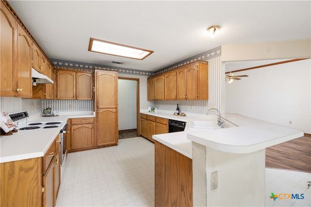 233 Hilltop Drive, Seguin, TX 78155