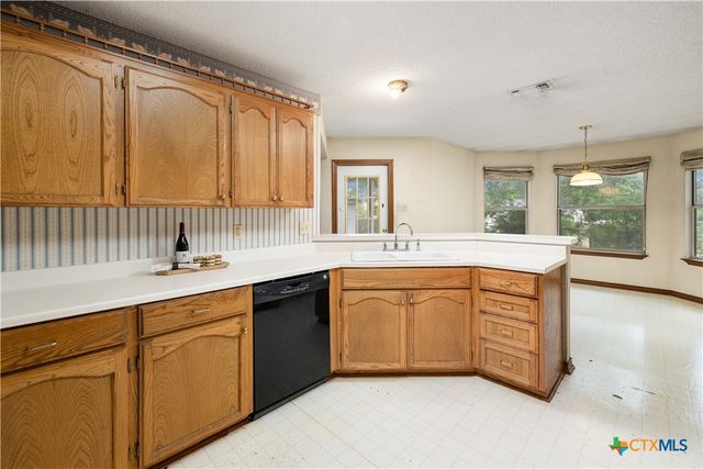 233 Hilltop Drive, Seguin, TX 78155