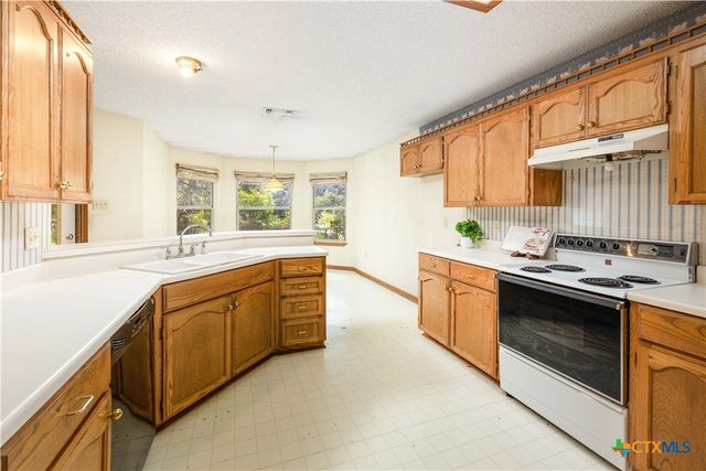 233 Hilltop Drive, Seguin, TX 78155