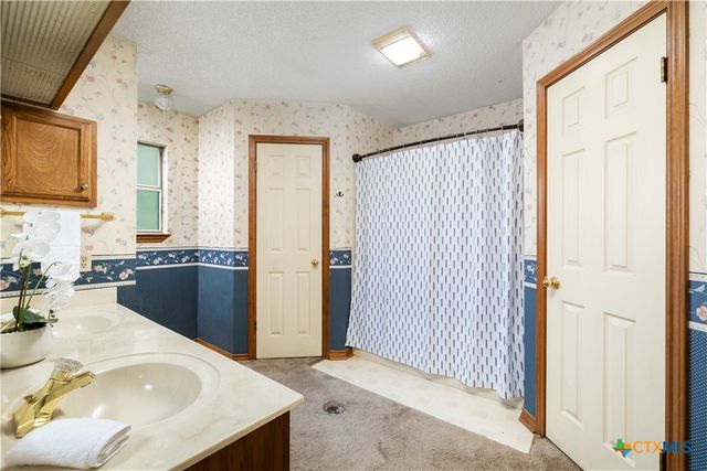233 Hilltop Drive, Seguin, TX 78155