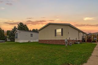 831 30th Street NW, Faribault, MN 55021