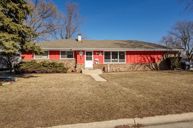 602 W Hilltop Trail, Fort Atkinson, WI 53538